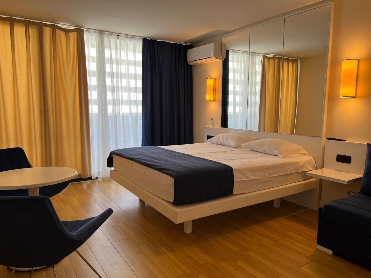 Orbi City Lux Apartment Batoumi Extérieur photo